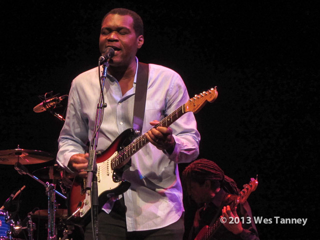 2013 10 22-RobertCray 4103-web