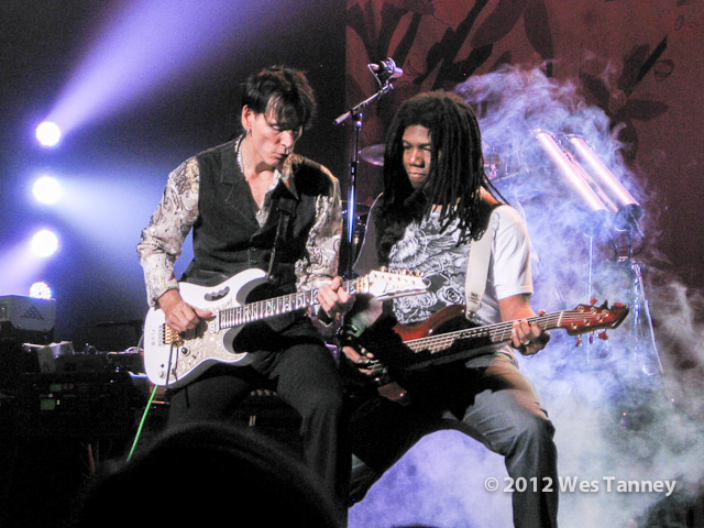 2012 09 20-SteveVai 3703-web